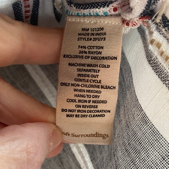 Soft Surroundings Embroidered Tunic
Size XL - Picture 6 of 9